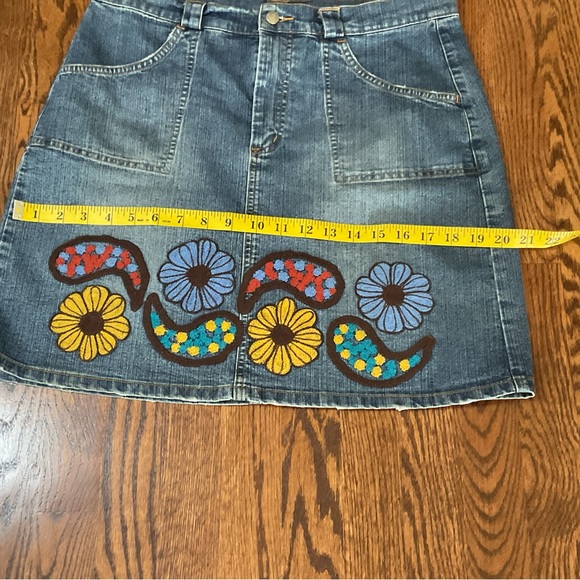 Authentic Lilly Pulitzer Denim Mini Skirt with Floral Embroidery - Picture 6 of 10